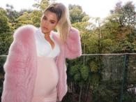Khloe Kardashian z dużym ciążowym brzuchem